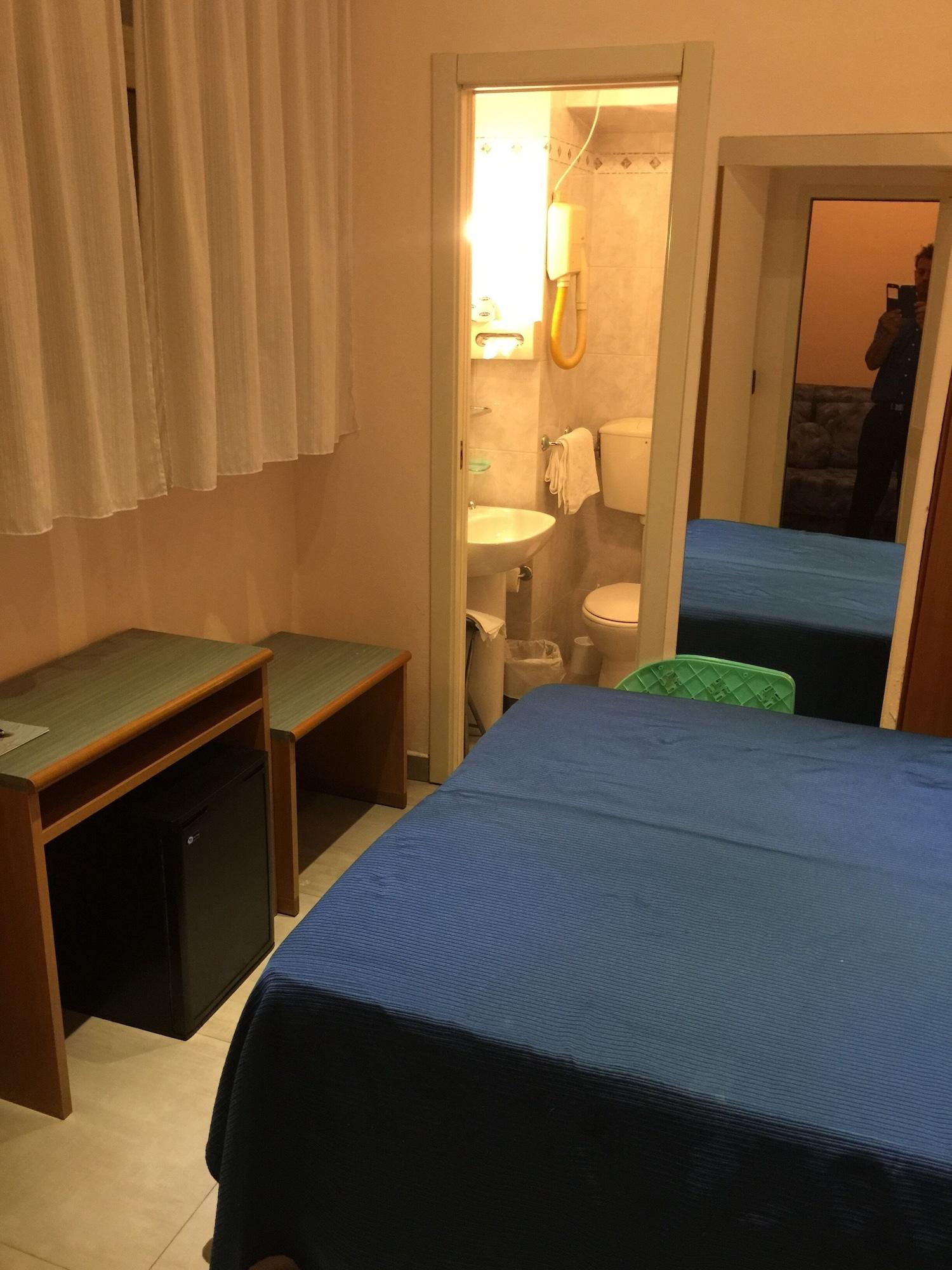 Hotel Roma Marina di Massa Bagian luar foto