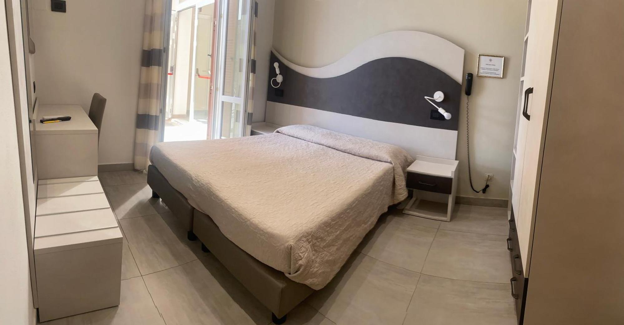 Hotel Roma Marina di Massa Bagian luar foto