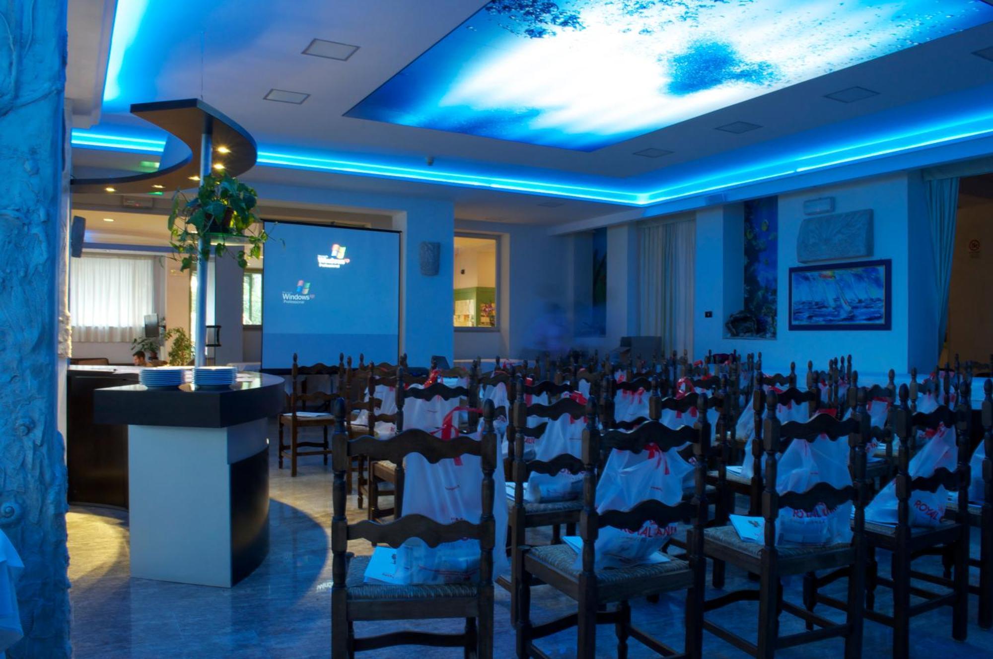 Hotel Roma Marina di Massa Bagian luar foto