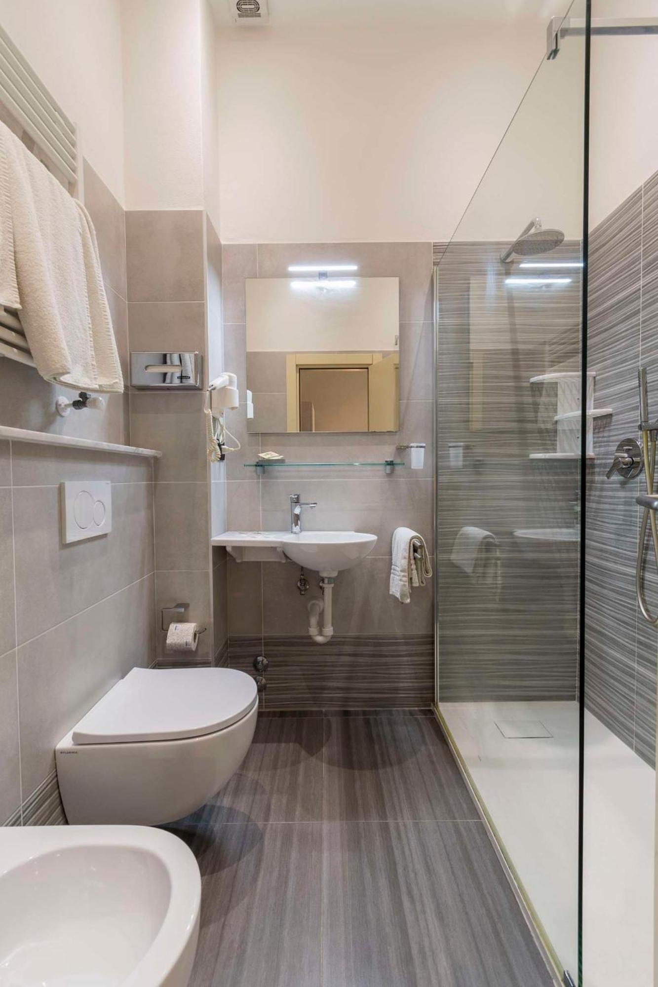 Hotel Roma Marina di Massa Bagian luar foto