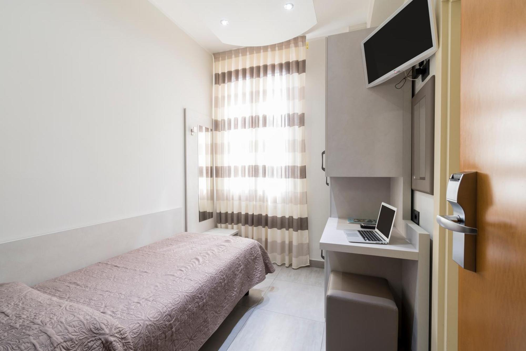 Hotel Roma Marina di Massa Bagian luar foto