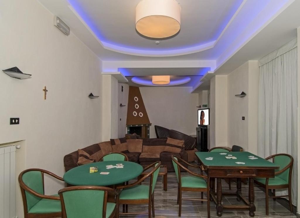 Hotel Roma Marina di Massa Bagian luar foto