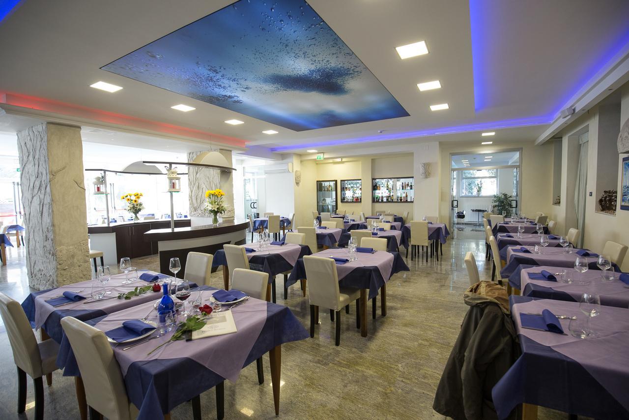 Hotel Roma Marina di Massa Bagian luar foto