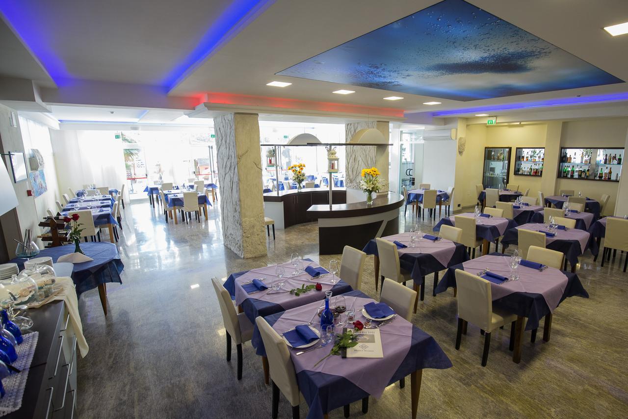 Hotel Roma Marina di Massa Bagian luar foto