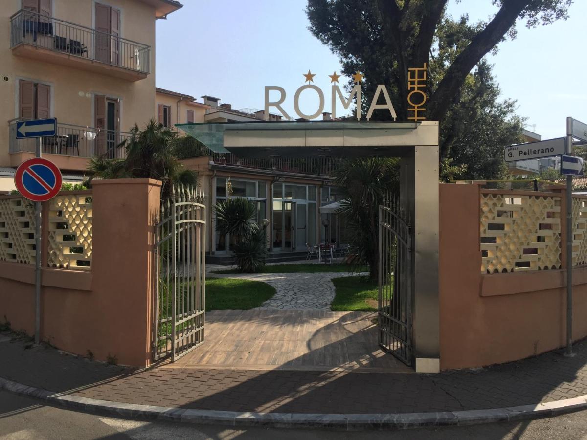 Hotel Roma Marina di Massa Bagian luar foto